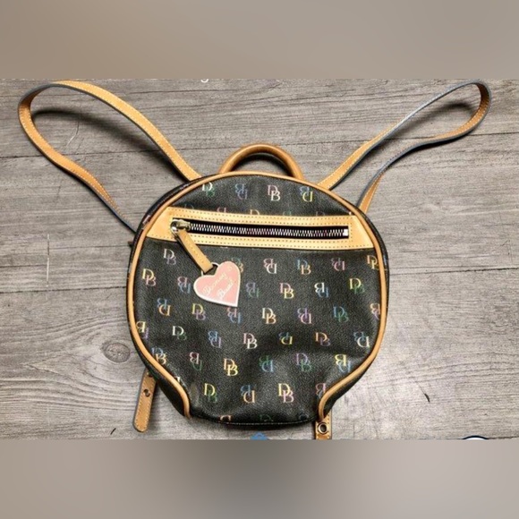 Dooney & Bourke Handbags - Dooney and Bourke backpack Euc